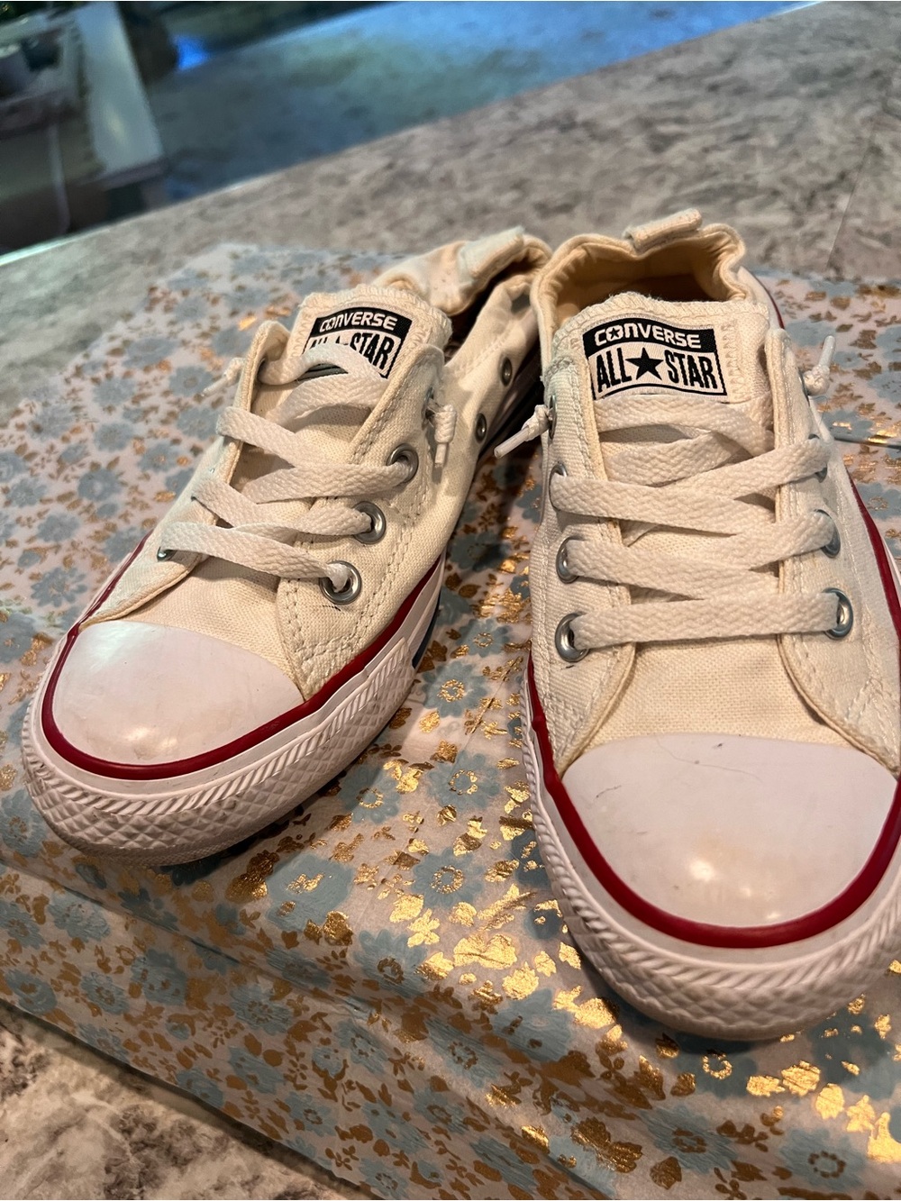 Converse Kids Low-Top Sneakers in Off-White with Red Trim
